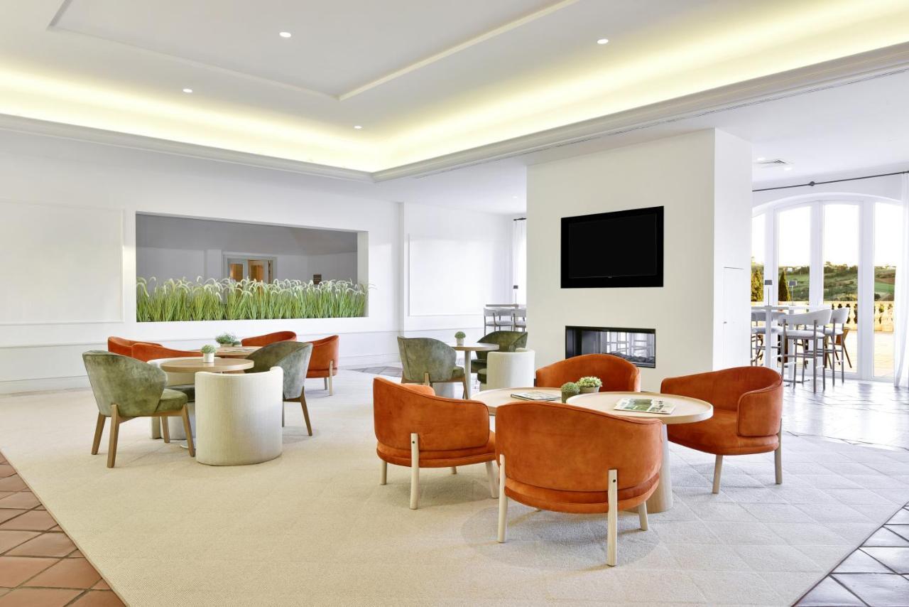Dolce Camporeal Lisboa Турсифал Экстерьер фото Club Lounge at the airport