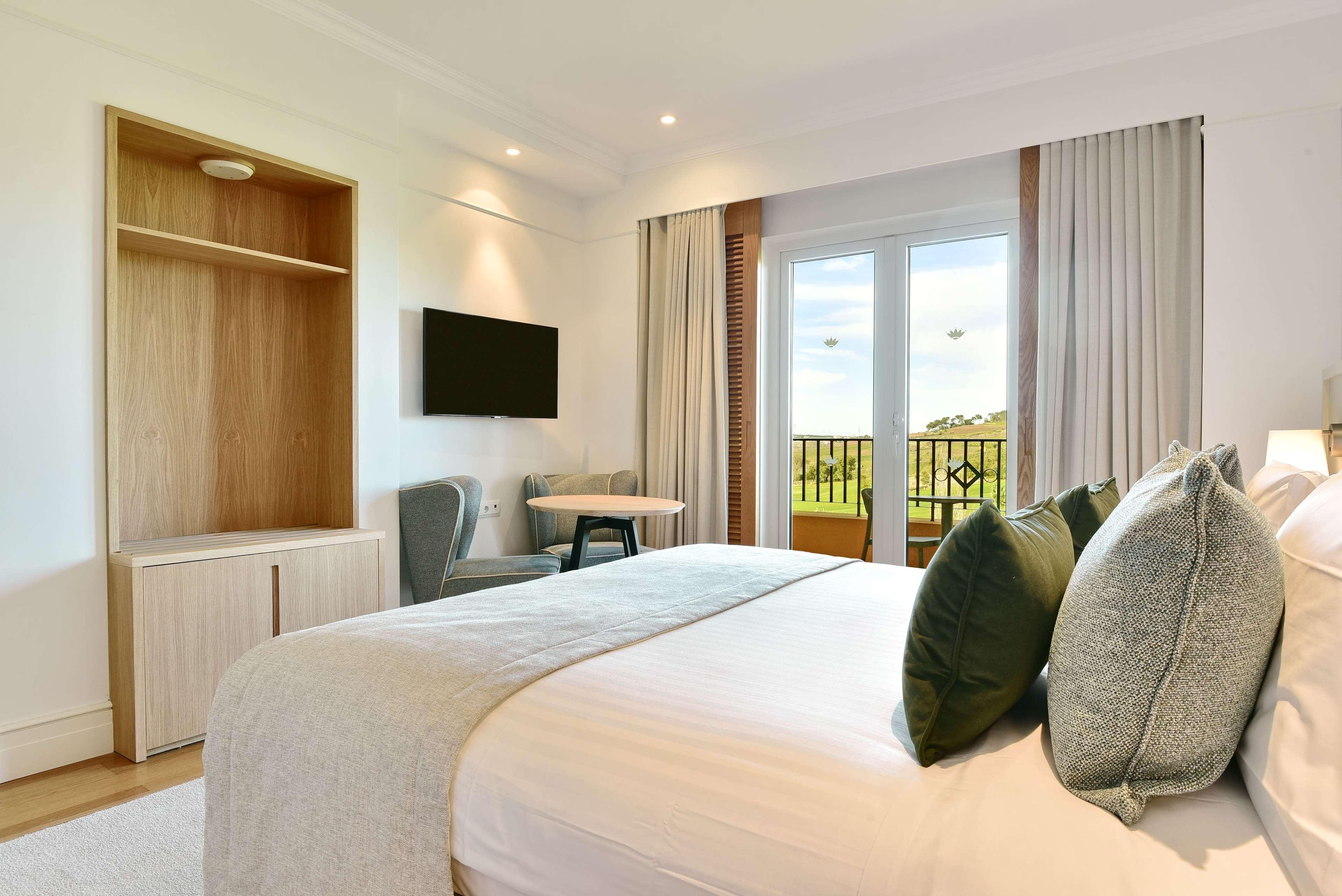 Dolce Camporeal Lisboa Турсифал Экстерьер фото A bedroom at the hotel