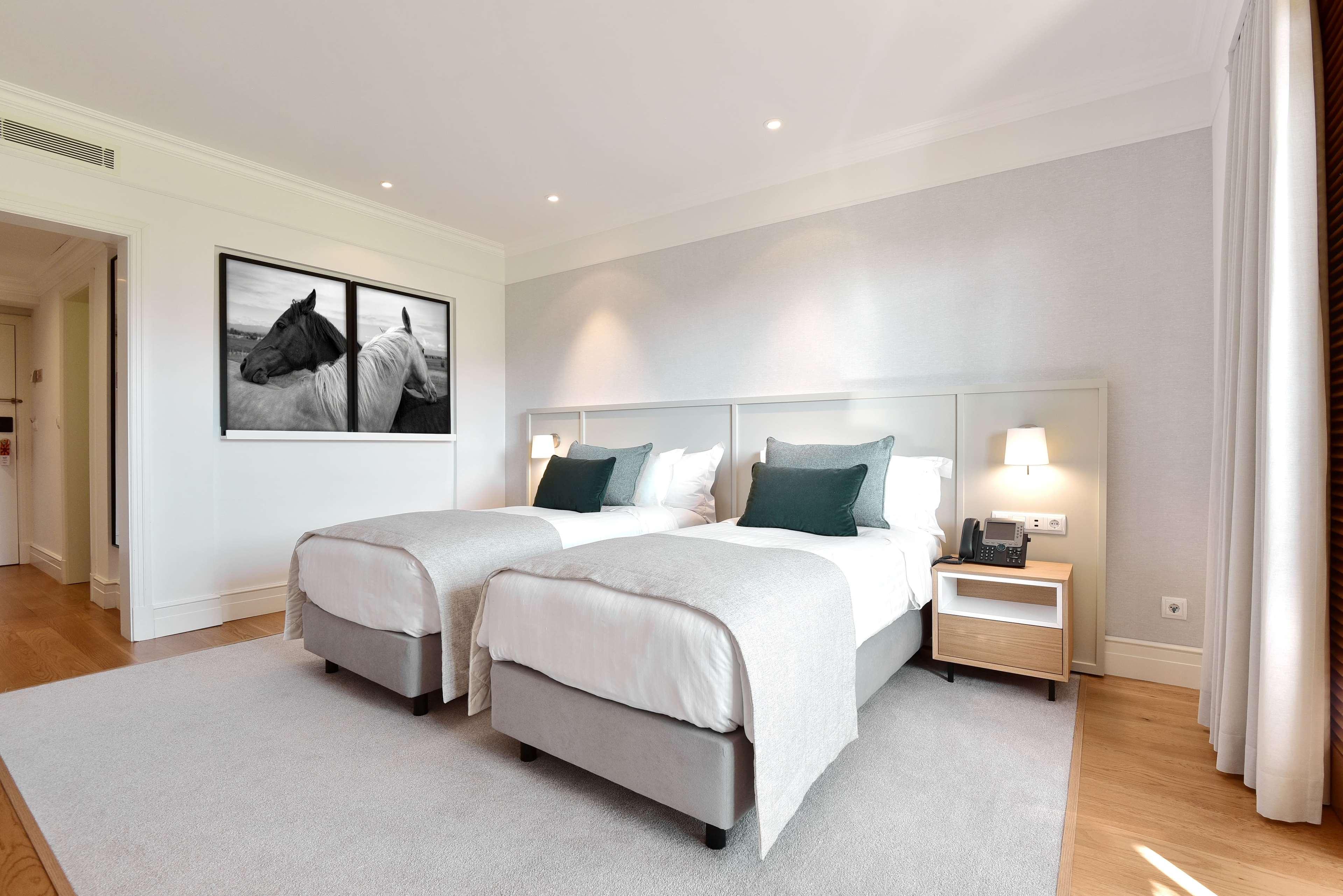 Dolce Camporeal Lisboa Турсифал Экстерьер фото A bedroom at the hotel