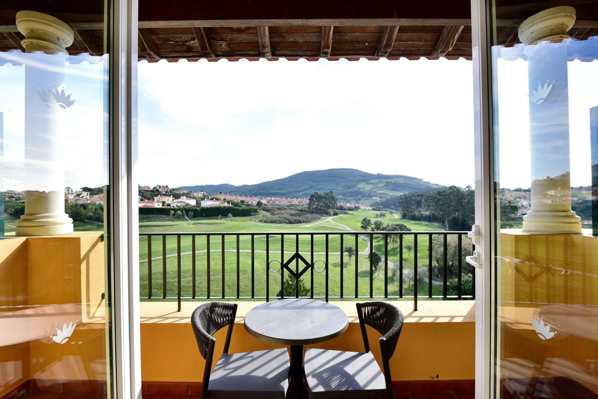 Dolce Camporeal Lisboa Турсифал Экстерьер фото View of the golf course from the hotel