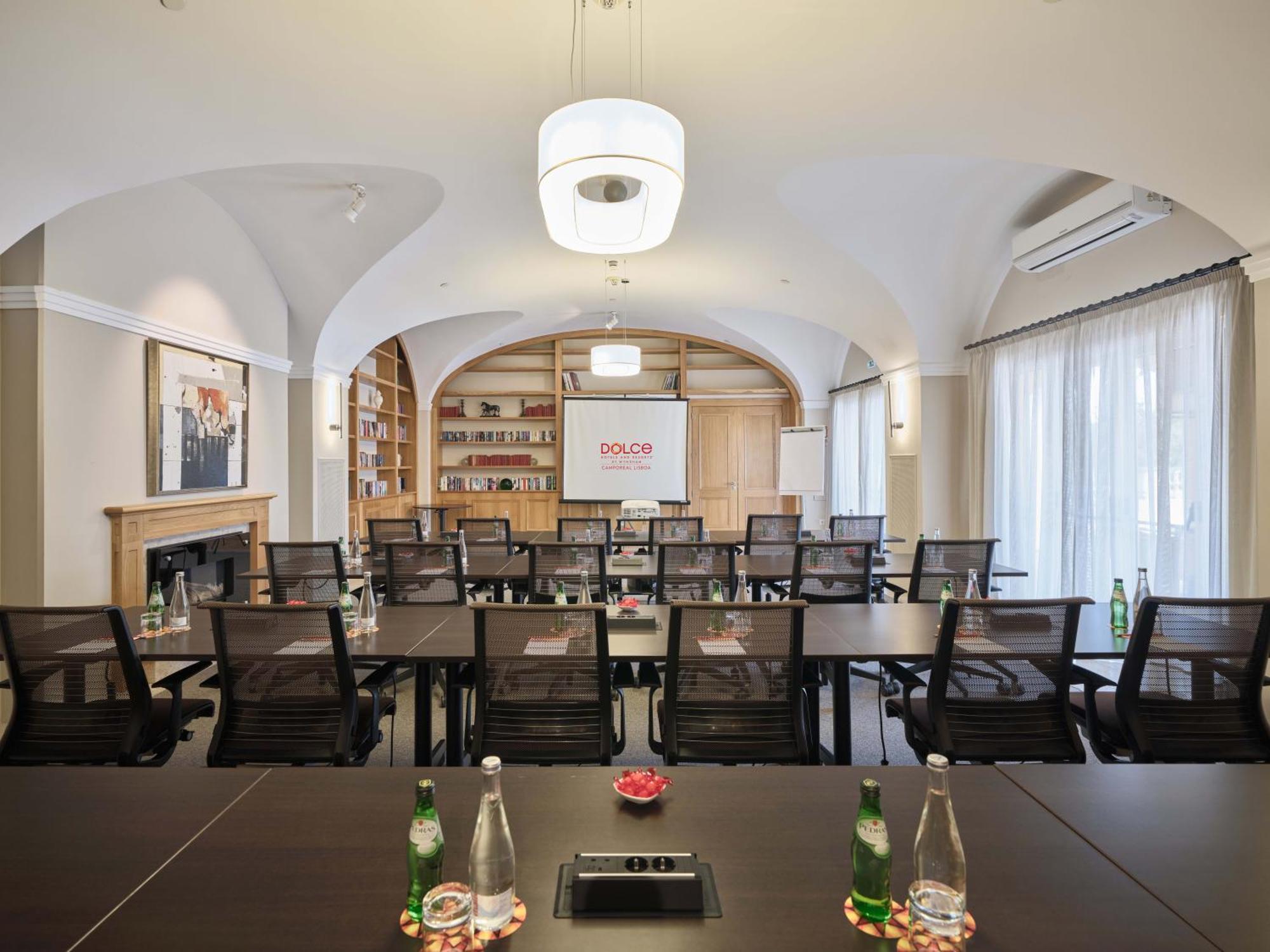 Dolce Camporeal Lisboa Турсифал Экстерьер фото Meeting room