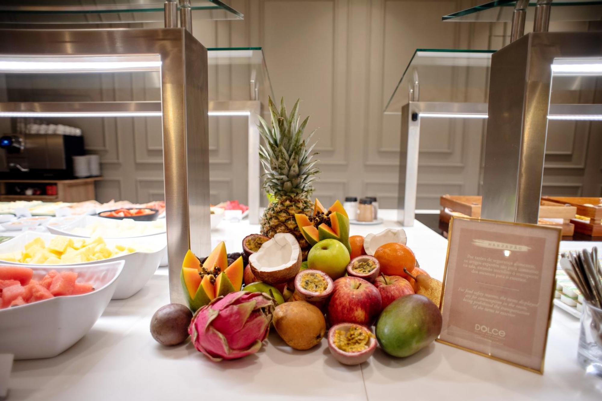 Dolce Camporeal Lisboa Турсифал Экстерьер фото Fruit salad